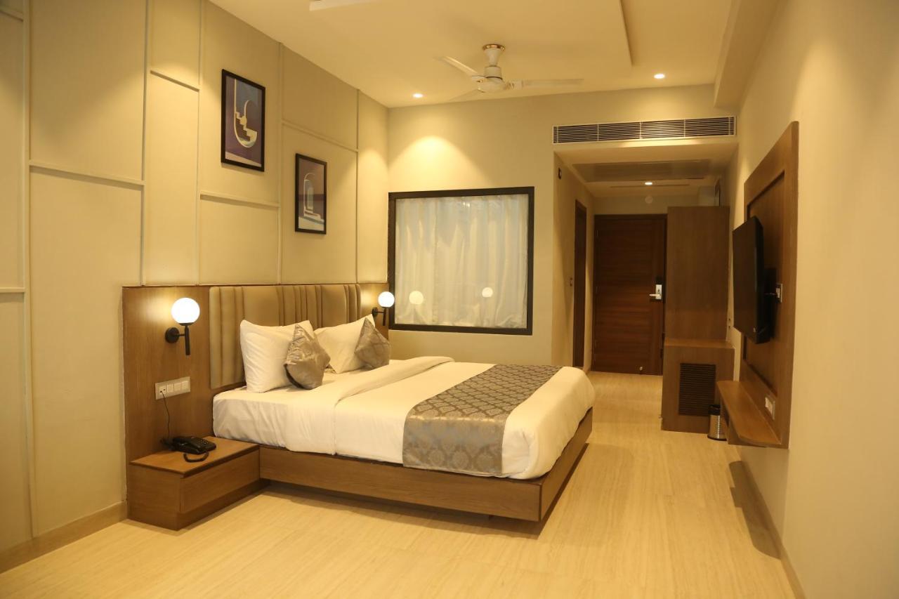 Hotel Westend Udaipur Kültér fotó