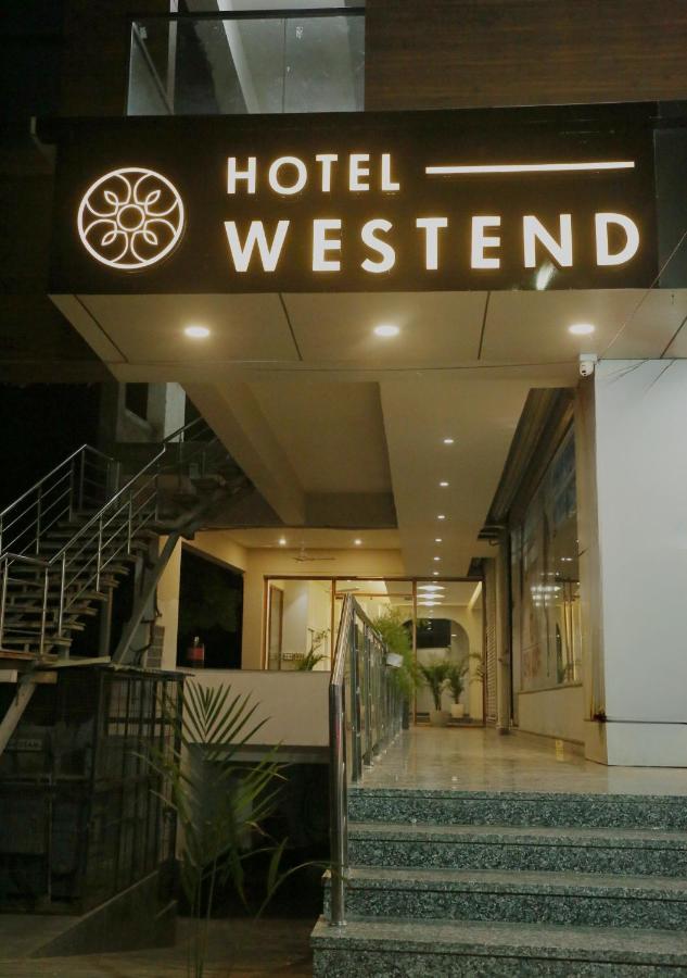 Hotel Westend Udaipur Kültér fotó